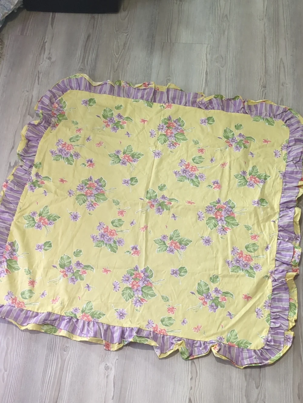 Waverly Garden Room Floral Ruffled Table Topper Tablecloth 36x36 Cottagecore